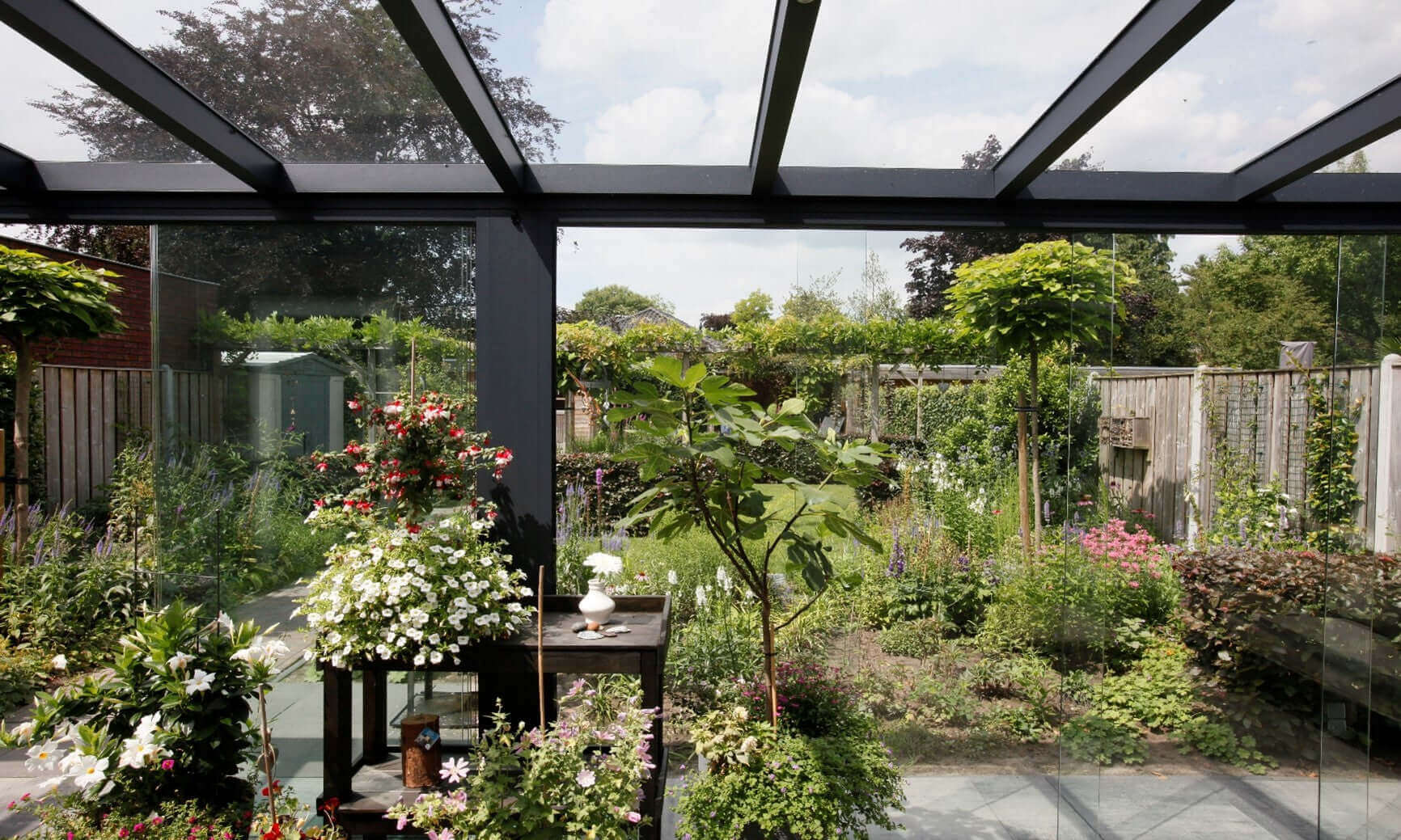 Giallo aluminium Veranda with glass roof