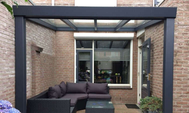 Giallo luxury Veranda with glass roof