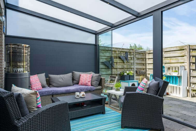 Grillo aluminium side wall panels with a clear keyframe above