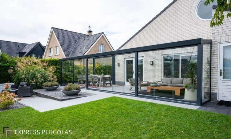 Giallo modern Veranda with glass roof and sliding glass walls