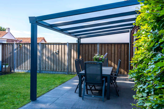 Giallo modern Veranda with glass roof