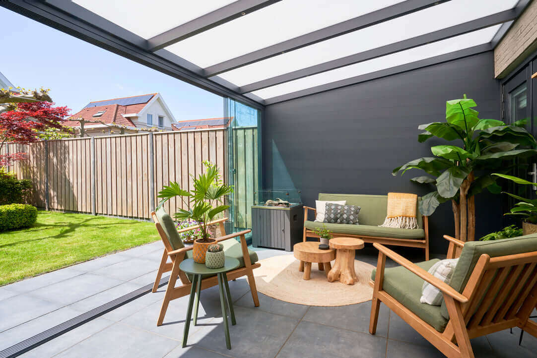 Giallo contemporary Veranda Glass Room with sliding glass walls