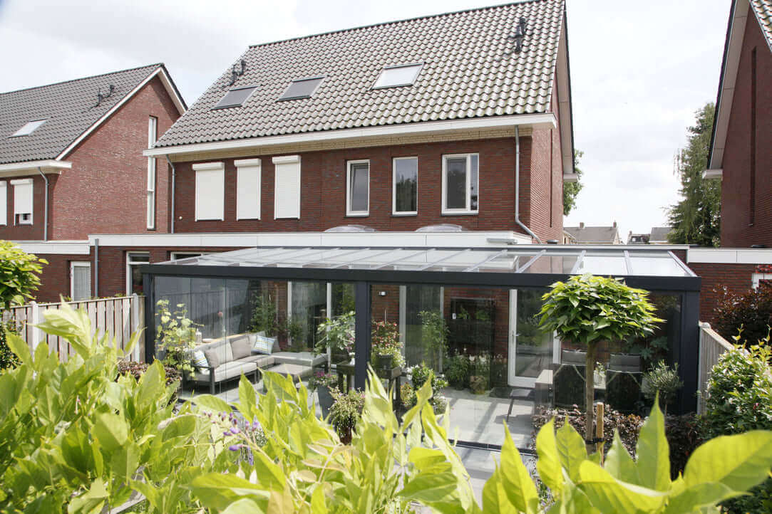 Giallo modern Veranda with glass roof and sliding glass walls