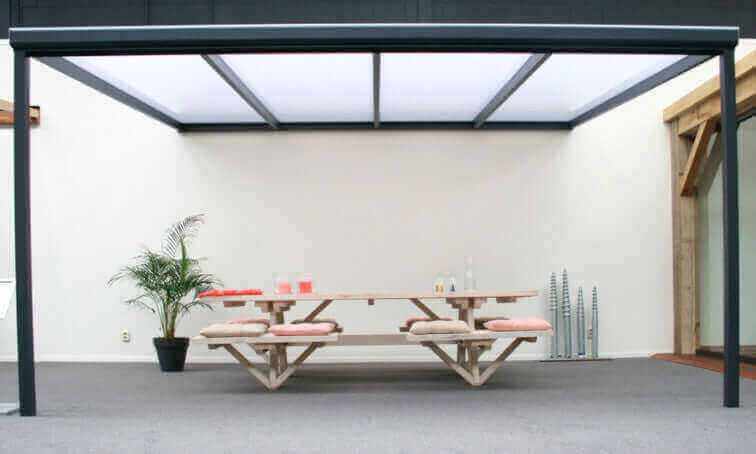 Nebbiolo Veranda with privacy roof