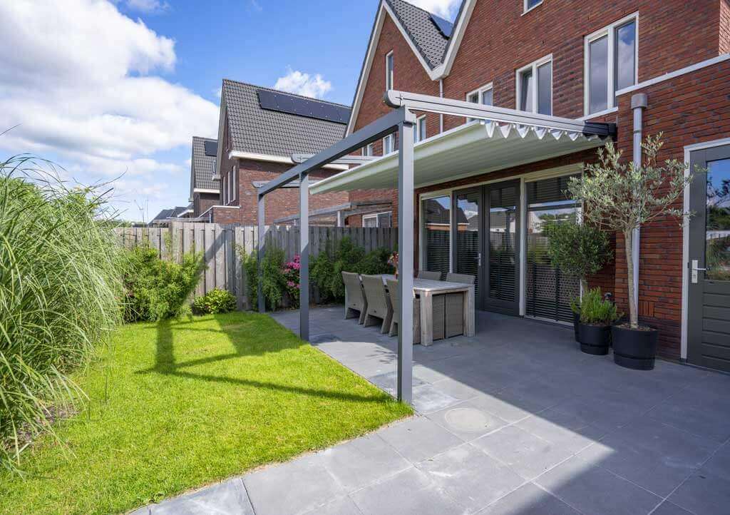 Verdeca retractable Canopy Veranda for shade and weather protection